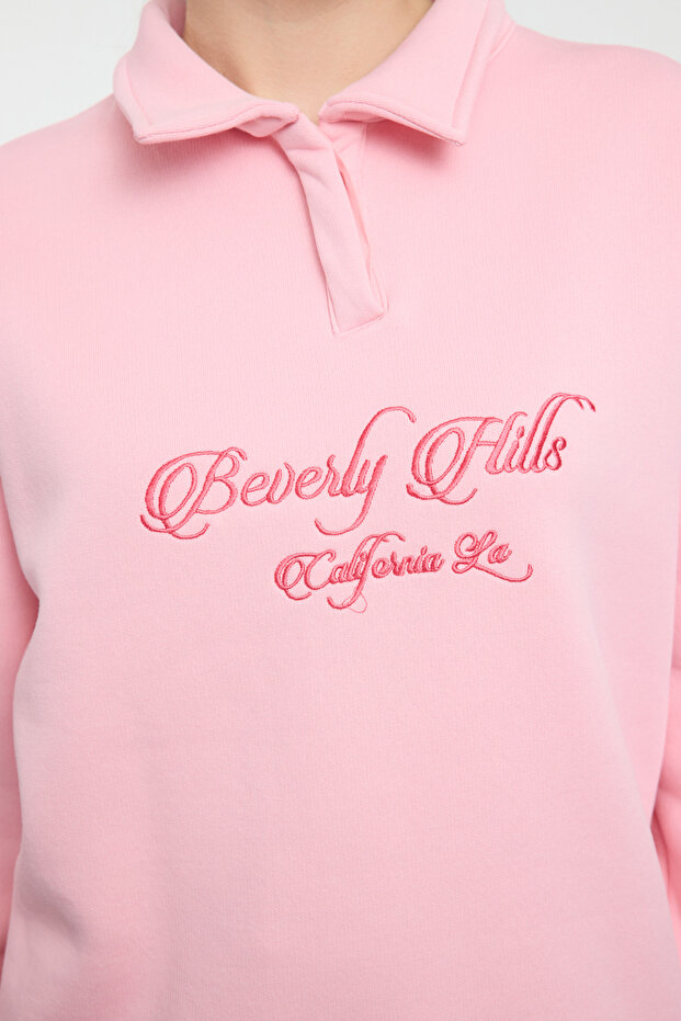 Açık Pembe Gömlek Yaka Nakışlı Regular Fit Kalın İçi Polarlı Örme Sweatshirt TWOAW24SW00182 - 4