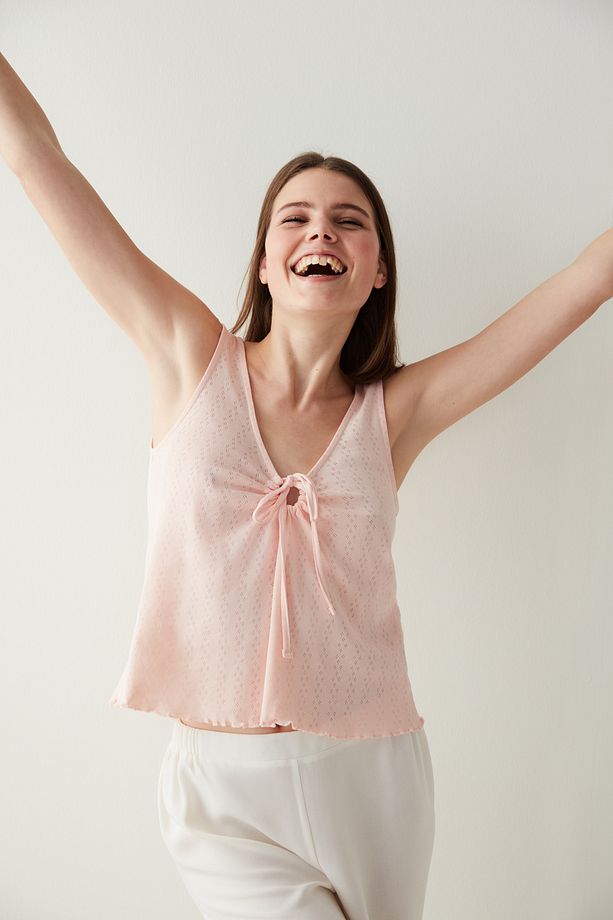 Pembe Bağlama Detaylı Atlet Pijama Üstü - 1