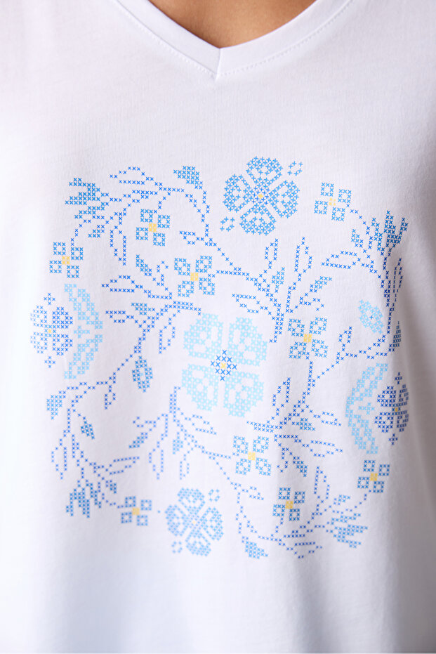 طقم بيجامة كابري بنمط الأزهار - 4