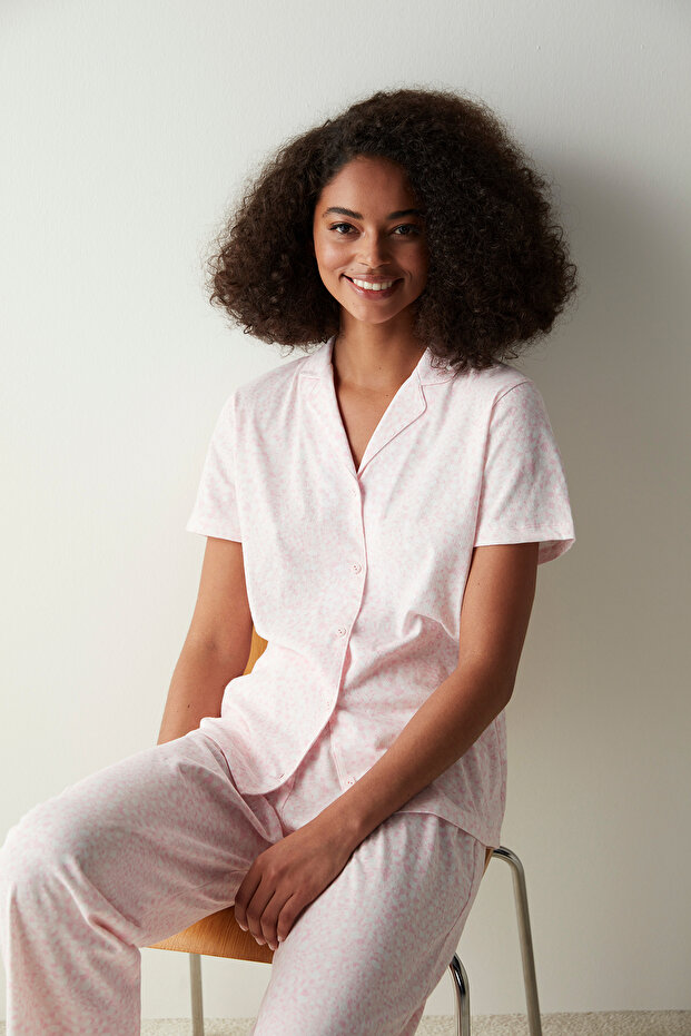 طقم بيجامة بنطال منقوش بأكمام قصيرة - 1