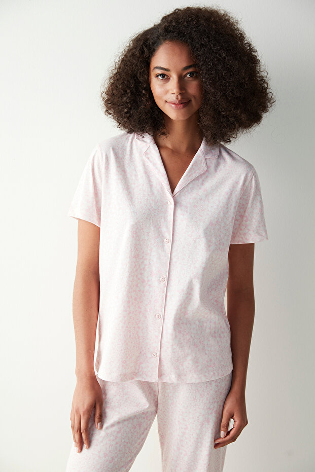 طقم بيجامة بنطال منقوش بأكمام قصيرة - 4