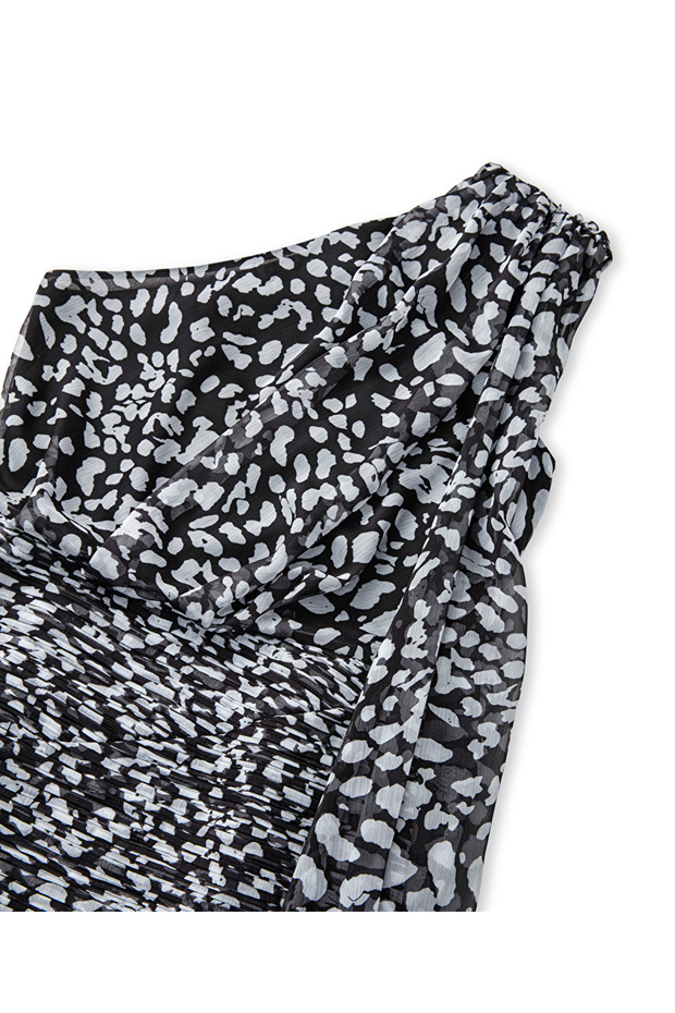 Asimetrik kol drapeli elbise - 4