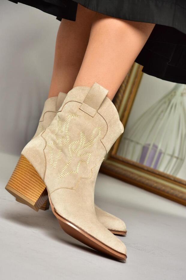 T 296112002 Beige Suede Thick Heeled Women's Boots