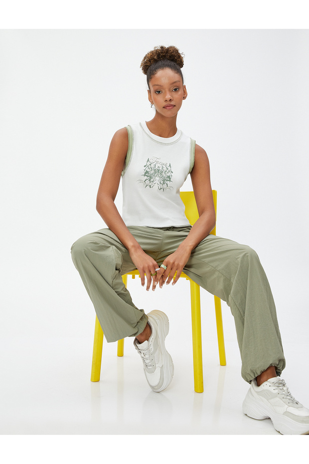 Crop Athlete Printed Stitching Detailed Crew Neck