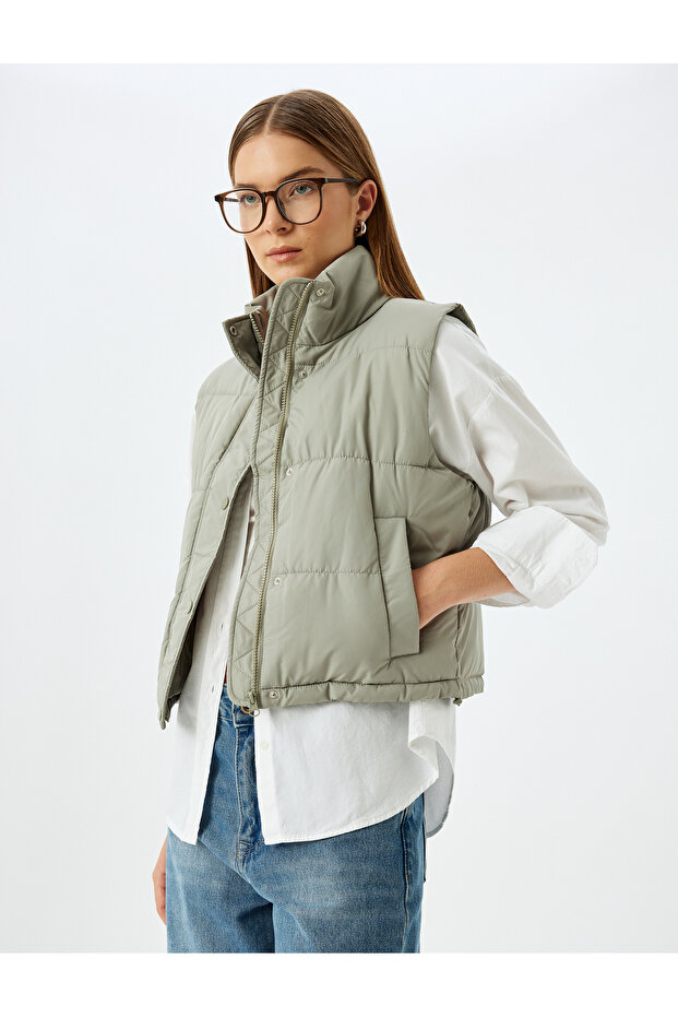Short Puffer Vest with Stand Collar Zippered Pockets