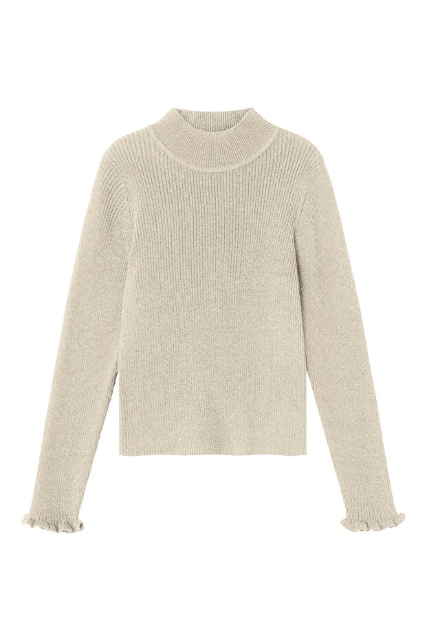 long-sleeved knitted sweater