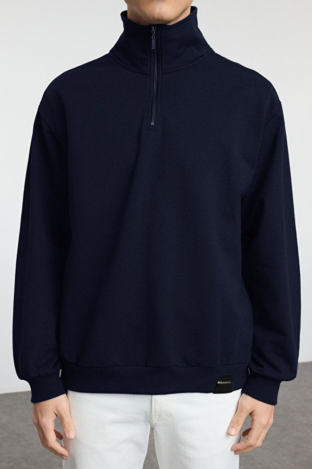 Lacivert Oversize/Geniş Kesim Dik Yaka Fermuarlı Etiketli İçi Polarlı Sweatshirt TMNAW25SW00168 - 3