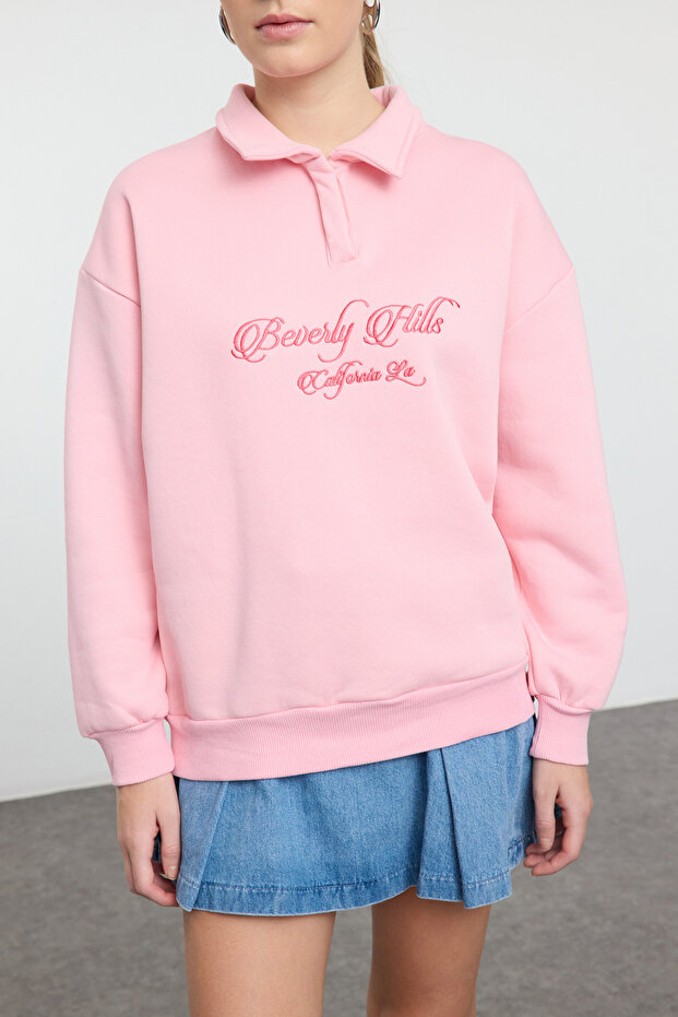 Açık Pembe Gömlek Yaka Nakışlı Regular Fit Kalın İçi Polarlı Örme Sweatshirt TWOAW24SW00182 - 3