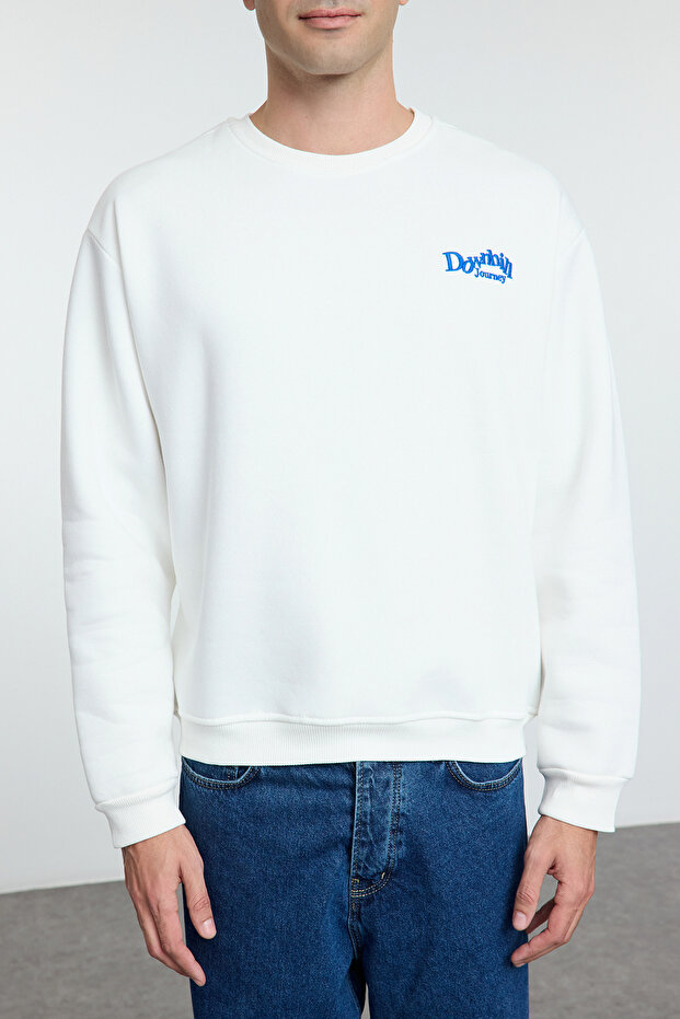 Ekru Oversize/Geniş Kesim Önü Nakışlı Arkası Baskılı İçi Polarlı Sweatshirt TMNAW25SW00014 - 3