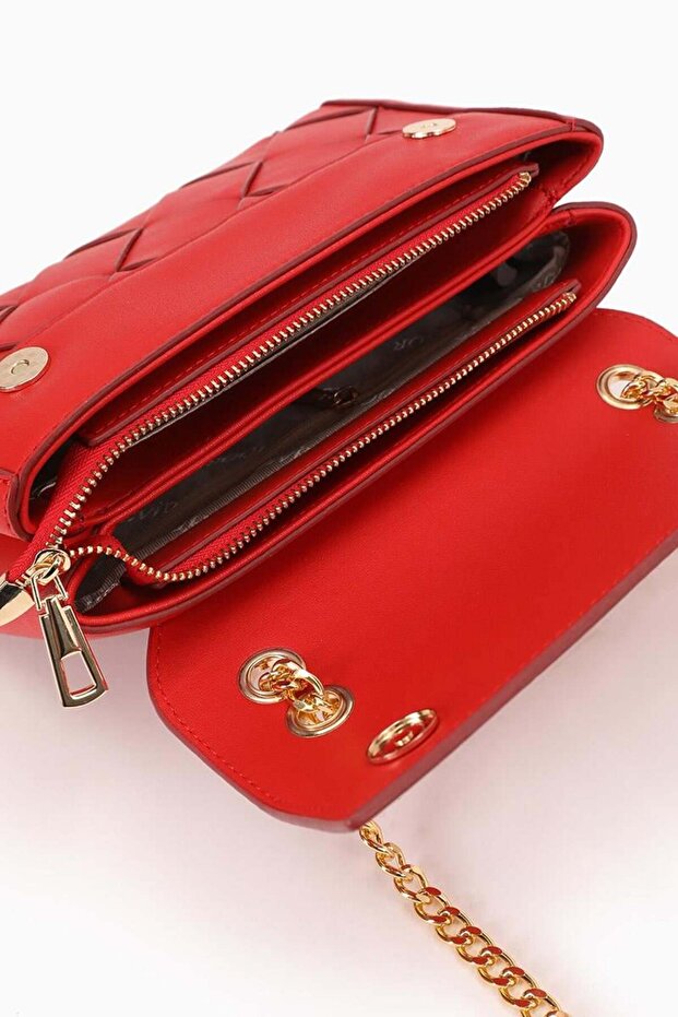 حقيبة كتف بسلسلة بنمط البقلاوة الحمراء - 4