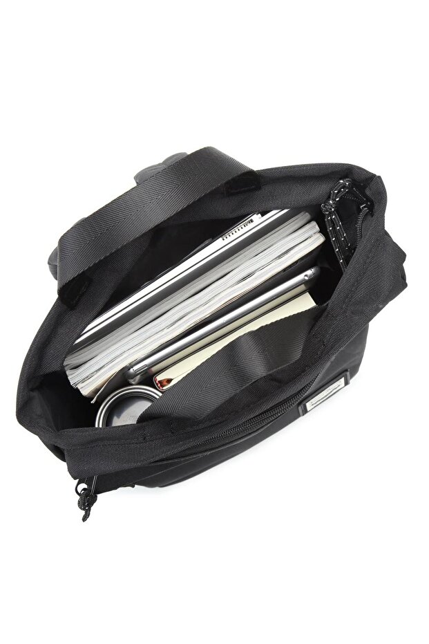 حقيبة ظهر متوسطة الحجم مع حجرة تابلت 3195 - 5