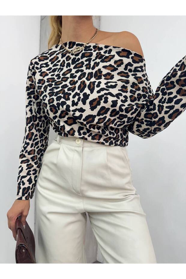 بلوزة منخفضة الكتف بطبعة الفهد - 7
