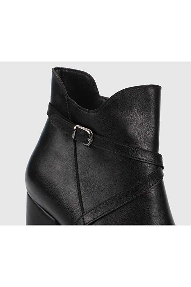 Siyah Kadın Bot - 5