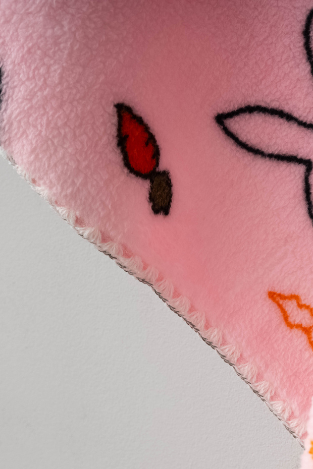 بطانية قطيفة بنمط أرنب لطيف - 2