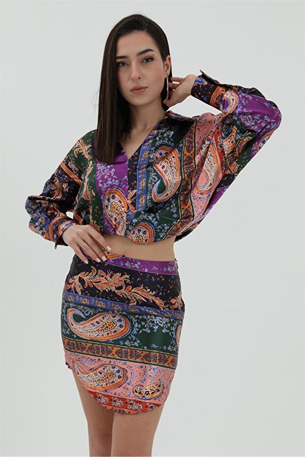 بدلة ساتان منقوشة باللون البرتقالي - 4