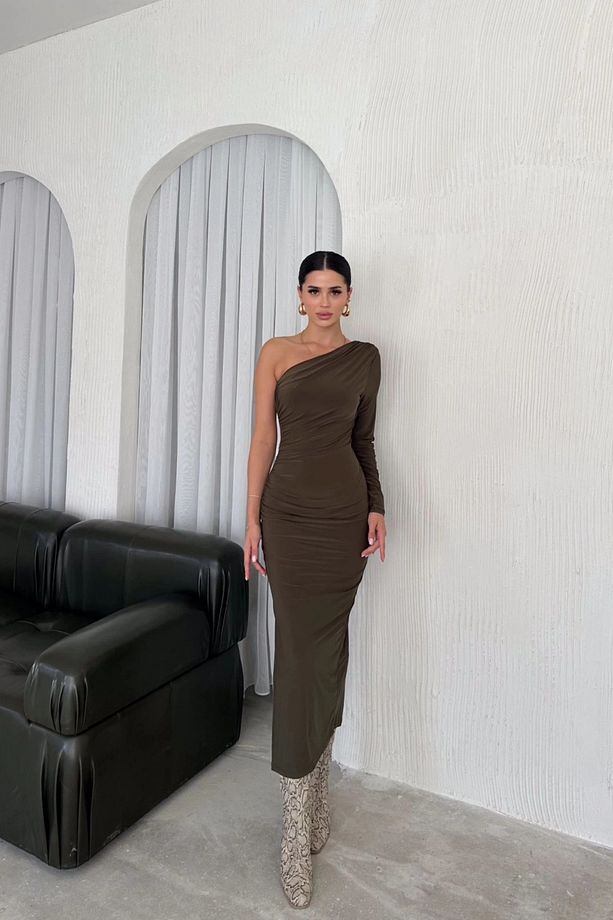 Tek Kol Drape Detaylı Yırtmaçlı Uzun Elbise - 1