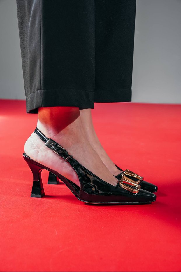 Women's V Buckle Detail Short Heeled Shoes Niolas Black Patent Leather