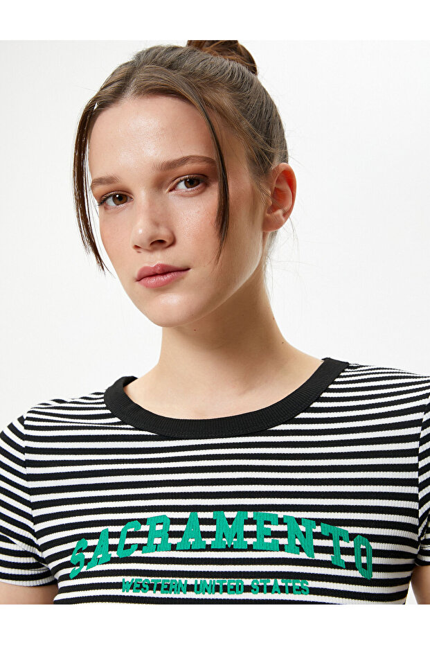 Printed Crop T-Shirt Short Sleeve Crew Neck Slim Fit Ribbed