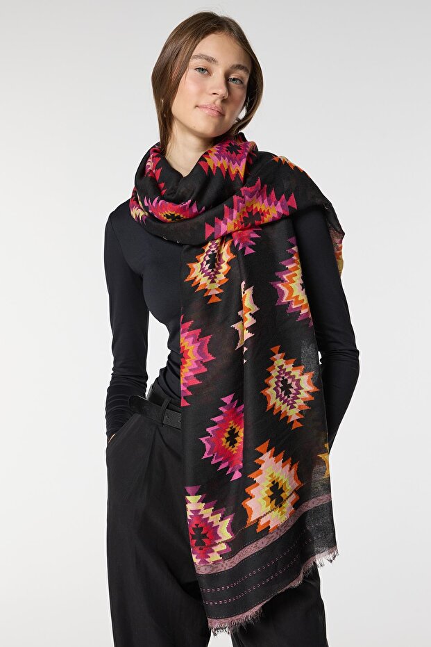 شال أسود منقوش مربعات - 2