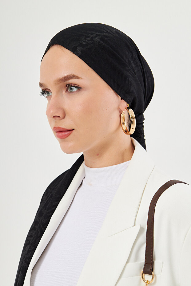 Gi Shine Zebra Jacquard Shawl - Black -