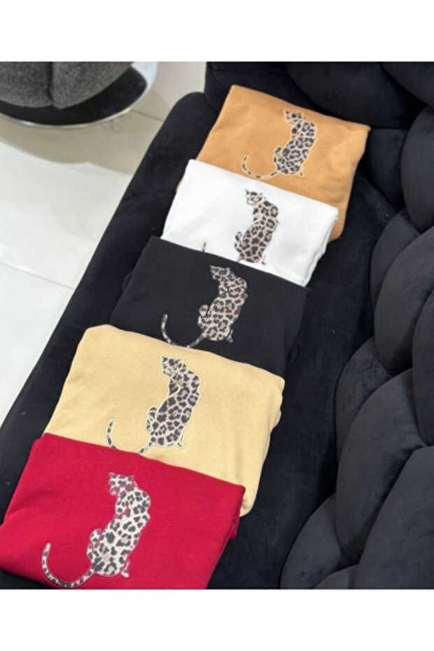 سويت شيرت بدون خطوط بتطريز الفهد 3 خيوط