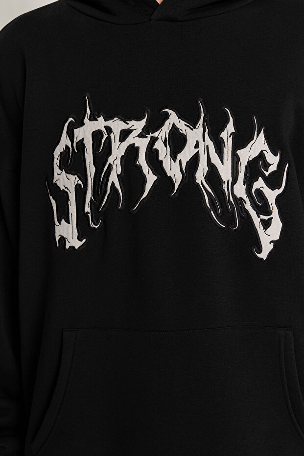 Siyah Oversize/Geniş Kesim İçi Polarlı Kapüşonlu Yazı Nakışlı Sweatshirt TMNAW24SW00029 - 6