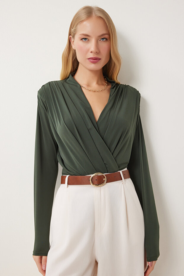Bluzka damska w kolorze khaki z kołnierzykiem kopertowym i wypełnieniem Sandy z zatrzaskami Zh00039 - 1