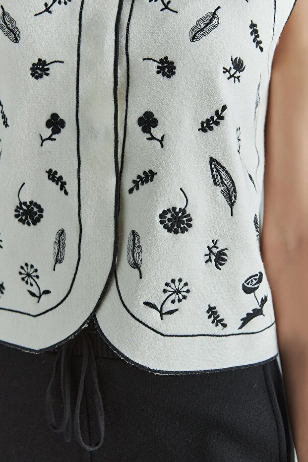 Nakışlı Ekru Triko Yelek - 3