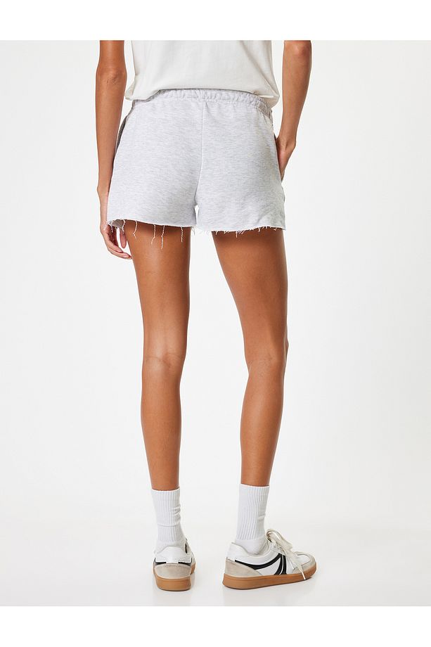 Mini Şort Beli Bağcıklı Slogan İşlemeli Kesik Paça Slim Fit Cep Detaylı - 4