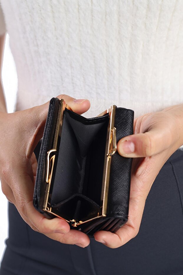 محفظة صغيرة كلاسيكية باللون الأسود - موديل 026 - 4