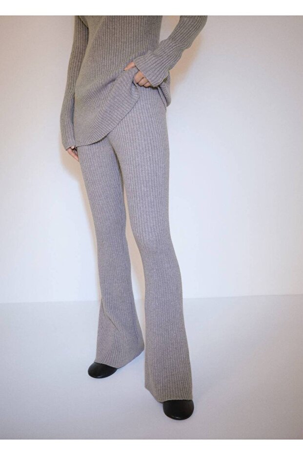 Gerippte, ausgestellte Strickhose - 1