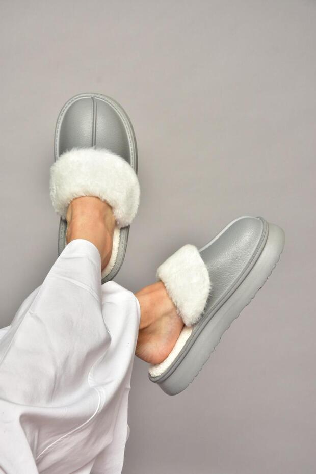 T 918264209   Gray Plush Inside Women's Slippers