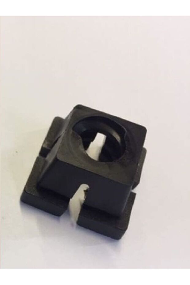 BMW E21 E30 E36 E46 E28 E34 E39 E60 F10 E24 E23 E32 E38 E65 AVANDANLIK KLİPS YUVASI 711111179445 - 1