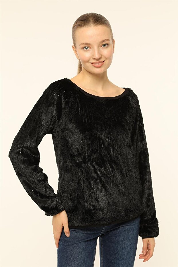 بلوزة قطيفة مطرزة - 1