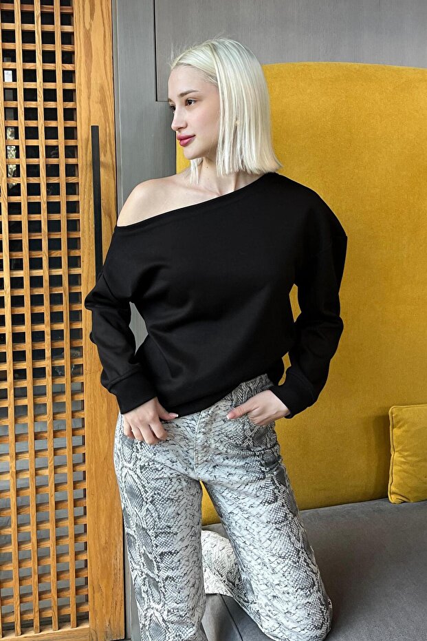 Siyah Kayık Yaka Basic Sweatshirt MG2228 - 1