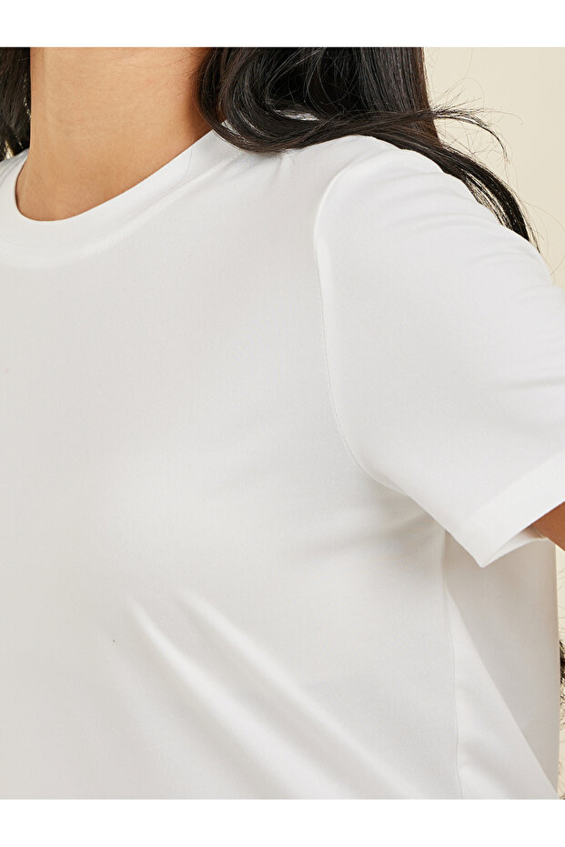 تي شيرت عادي بقصة أساسية ورقبة دائرية - 4