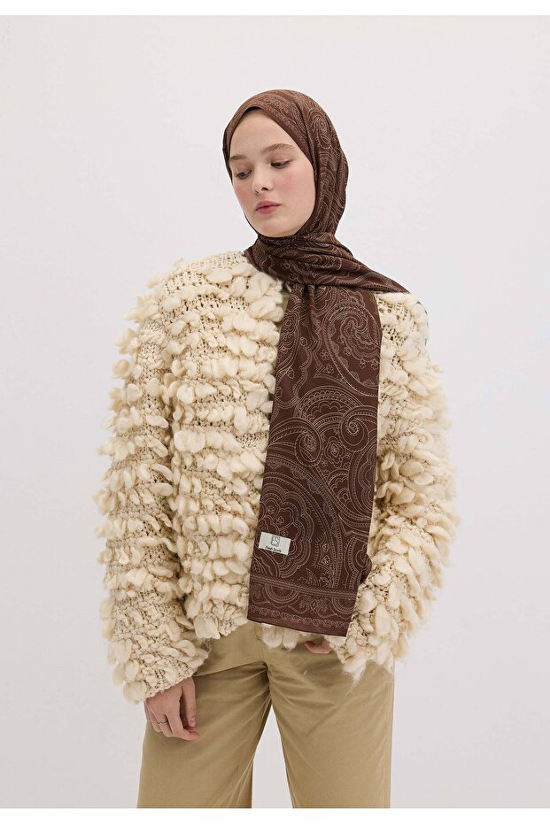 شال منقوش بالكارتيل - شوكولاتة - 4