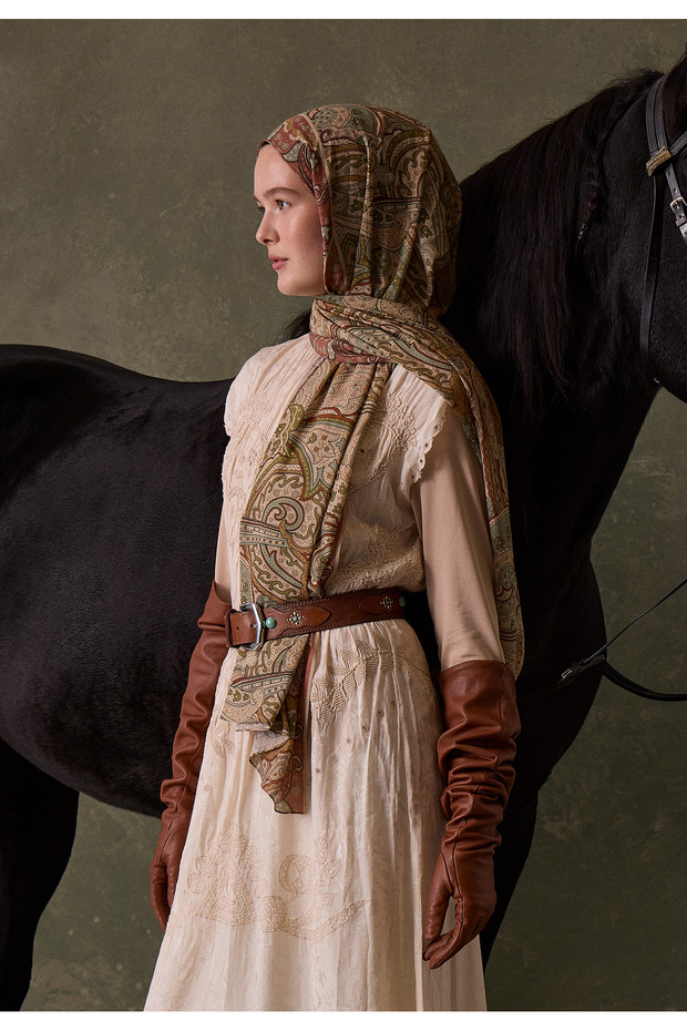 شال منقوش باللون النحاسي - 1