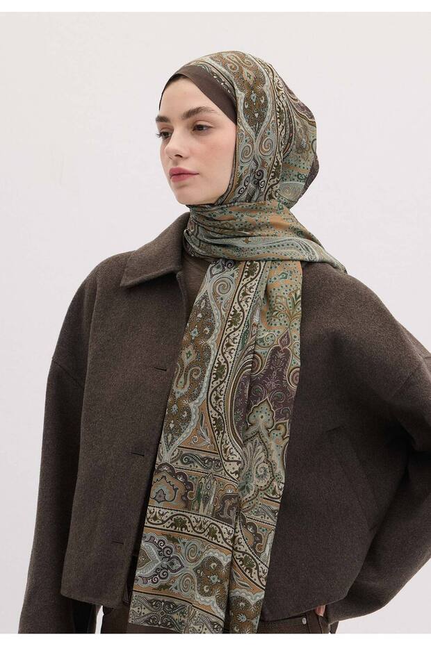 شال منقوش باللون البني - 2