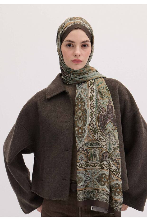 شال منقوش باللون البني - 1