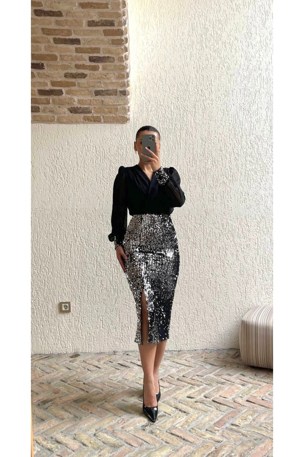 Siyah Kruvaze Yaka Şifon Üst Pul Payetli Yırtmaçlı Elbise Midi Elbise - 1