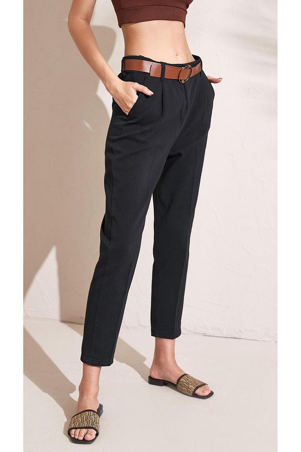 Kadın Siyah Beli Kemerli Gabardin Havuç Pantolon - 4