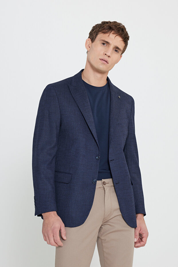 Erkek Lacivert Regular Fit Rahat Kesim Kırlangıç Yaka Armürlü Kapak Cepli Ceket - 3