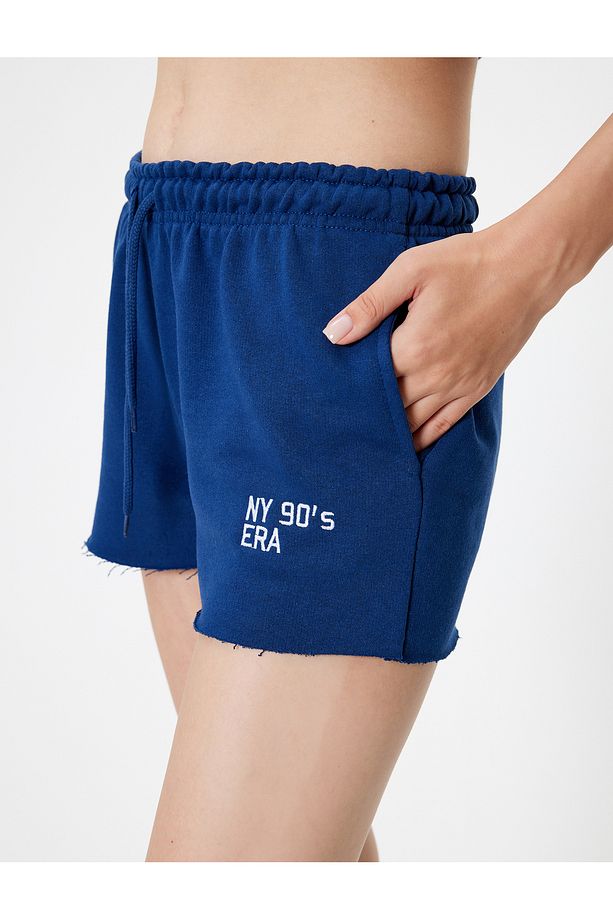 Mini Şort Beli Bağcıklı Slogan İşlemeli Kesik Paça Slim Fit Cep Detaylı - 5