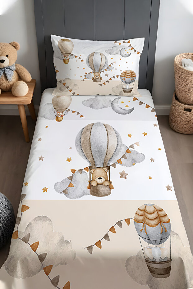 Flying Balloon Teddy Bear Patterned Bedspread and Pillowcase