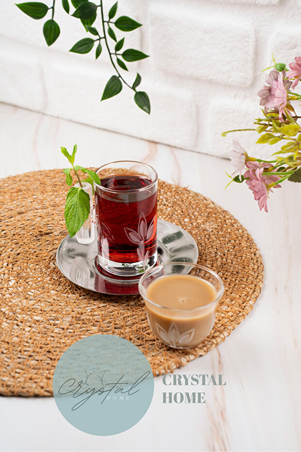 طقم شاي وقهوة مكوّن من 18 قطعة