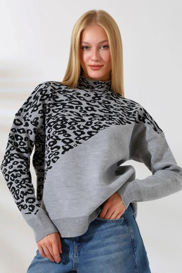 Women's Gray Stand Collar Leopard Color Block Winter Knitwear Sweater