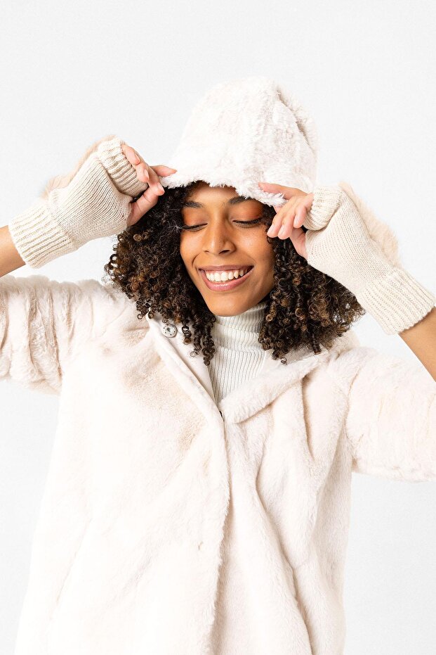 قفازات صوفية بيج مزينة بالفرو - 3