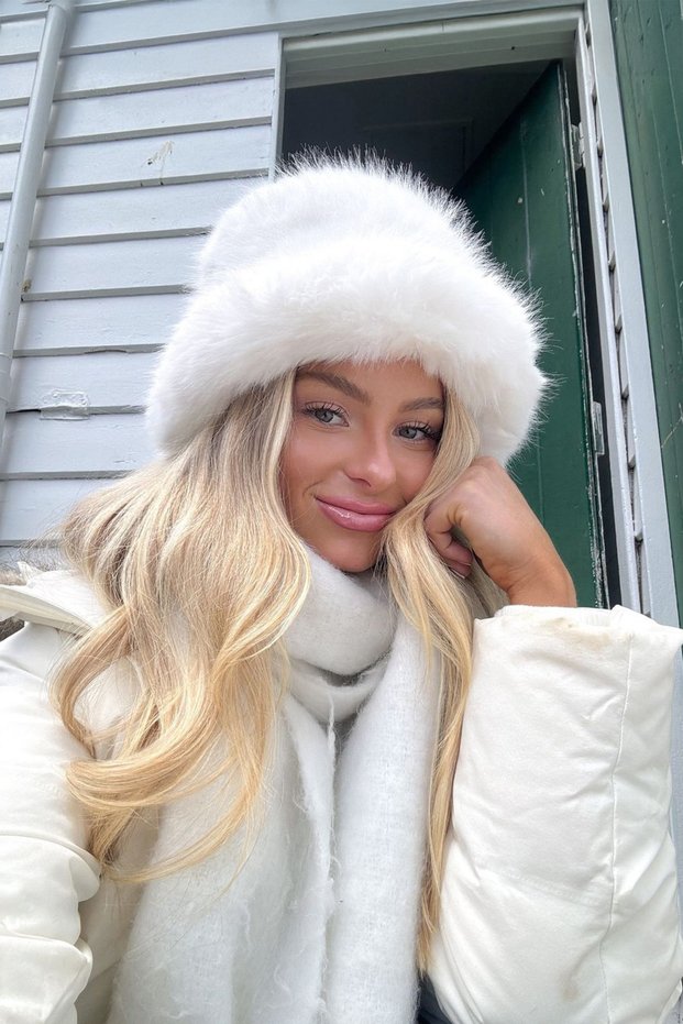 Women's Feather Detailed Heart Style Vegan Fur Hat | 55-56cm | S-M