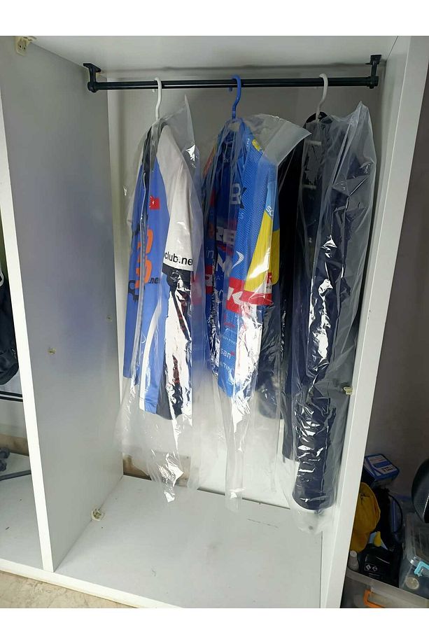 ELBİSE POŞETİ 25 ADET - ASKI GEÇME YERİ VARDIR - 60 CM ENİNDE 90 CM BOYUNDADIR - 25 ADETLİK PAKET - 4